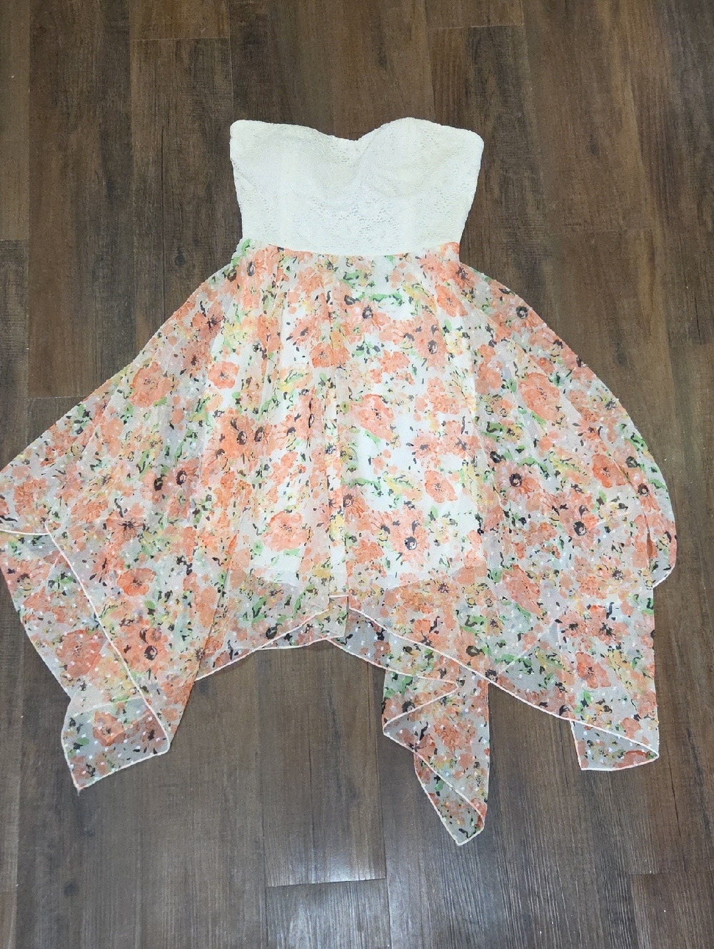 Body Central White Lace Bust Floral Peach Handkerchief Hem Dress